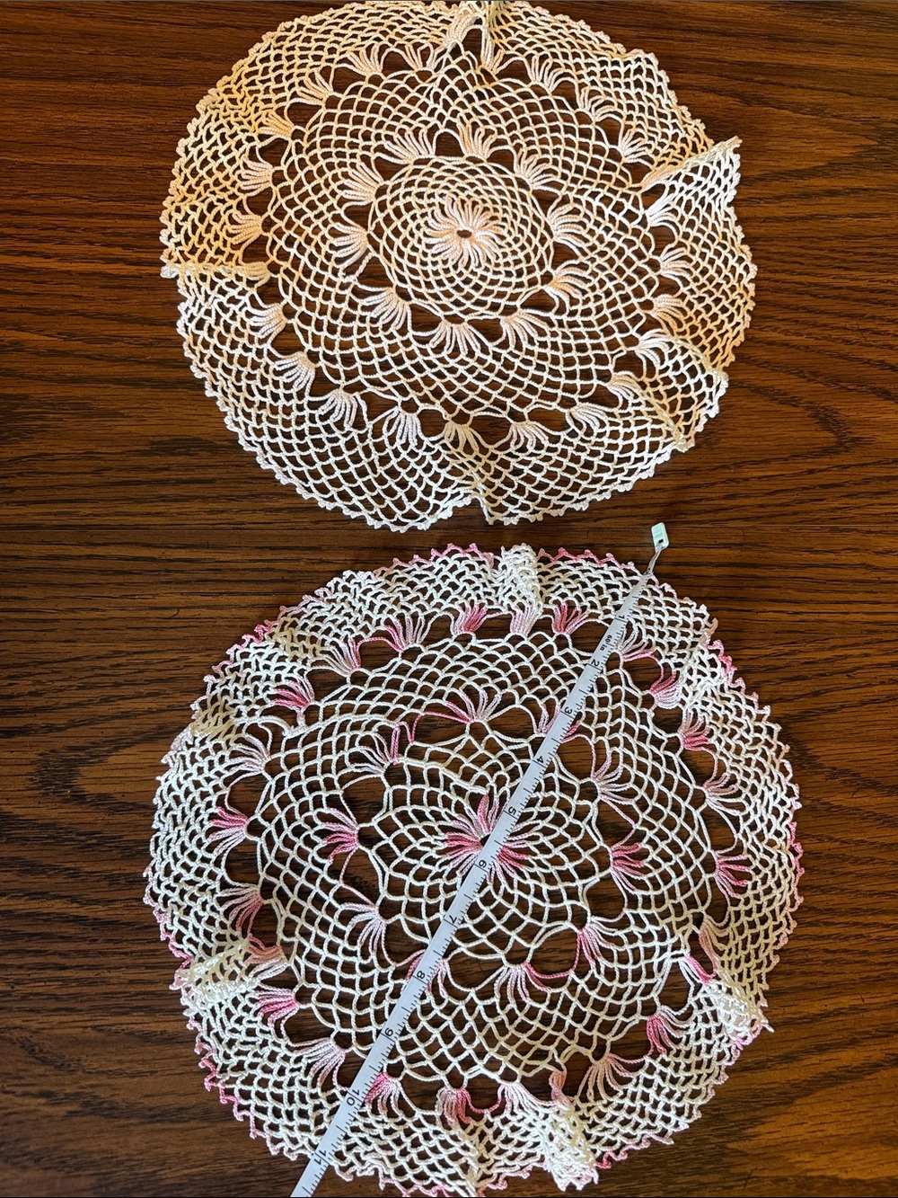Set of 2 vintage Romanian 🇷🇴 crocheted doilies.